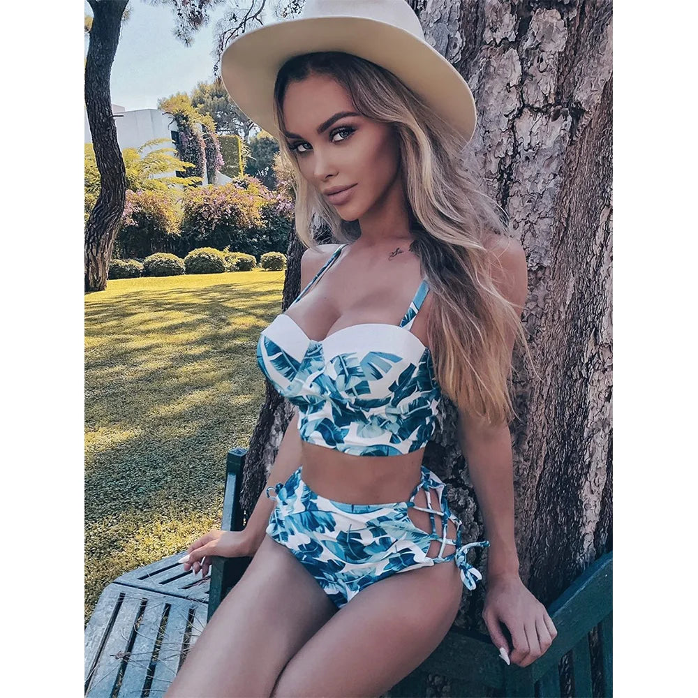 Bikini Mujer Tiro Alto 2025 – Estampado de Hojas Estilo Retro