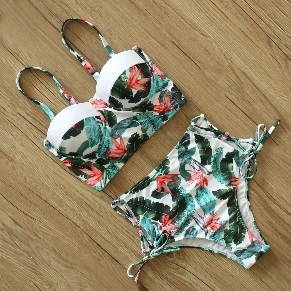 Bikini Mujer Tiro Alto 2025 – Estampado de Hojas Estilo Retro