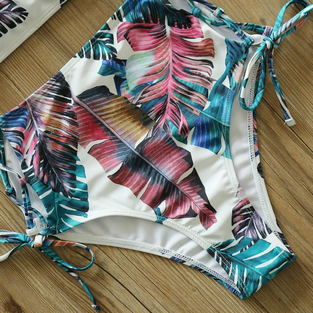 Bikini Mujer Tiro Alto 2025 – Estampado de Hojas Estilo Retro