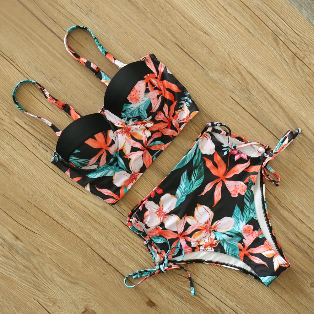 Bikini Mujer Tiro Alto 2025 – Estampado de Hojas Estilo Retro