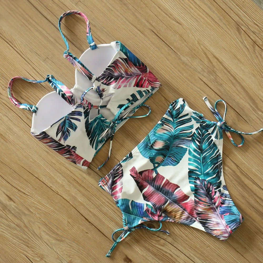 Bikini Mujer Tiro Alto 2025 – Estampado de Hojas Estilo Retro