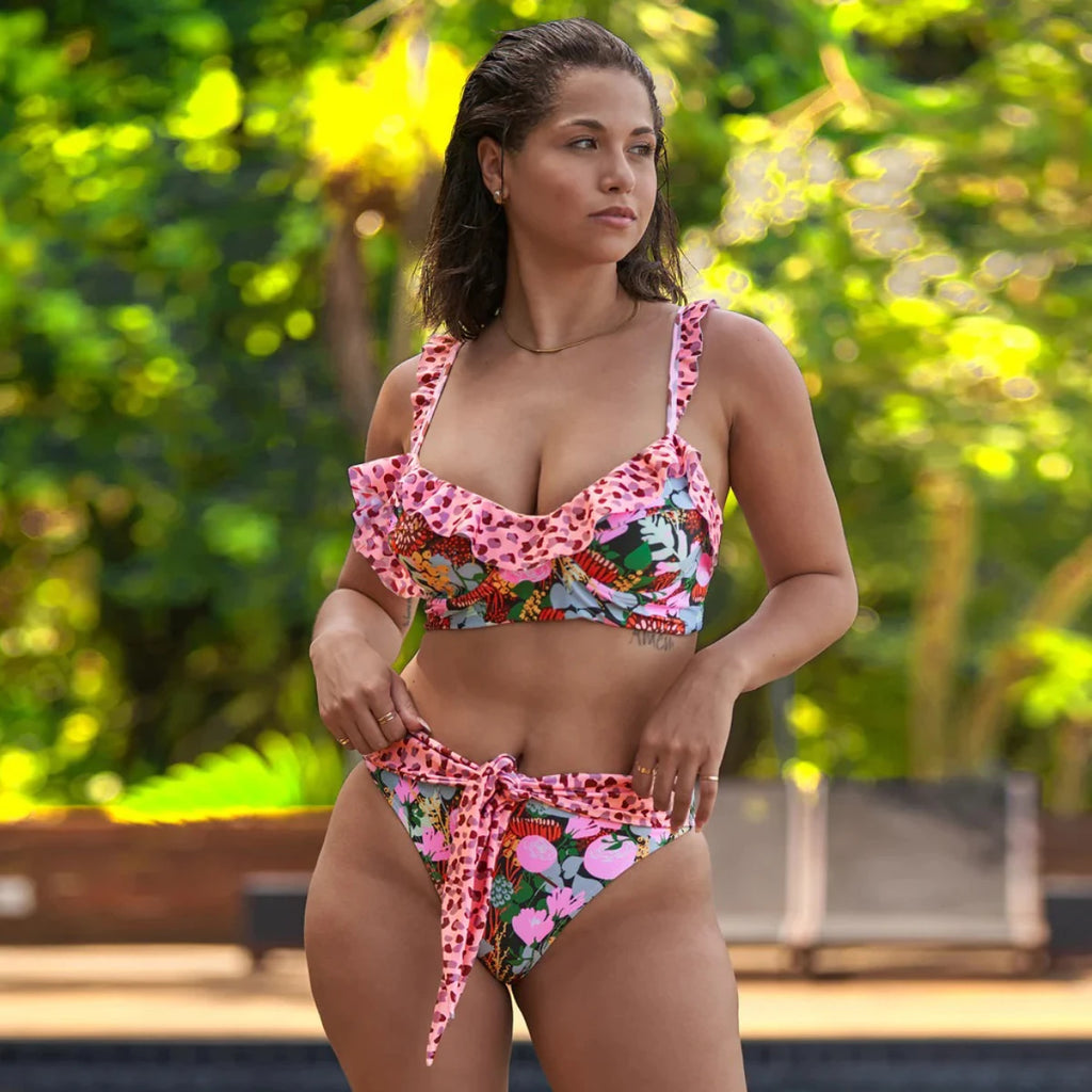 Bikini Mujer Tiro Alto 2025 – Estampado de Hojas Estilo Retro